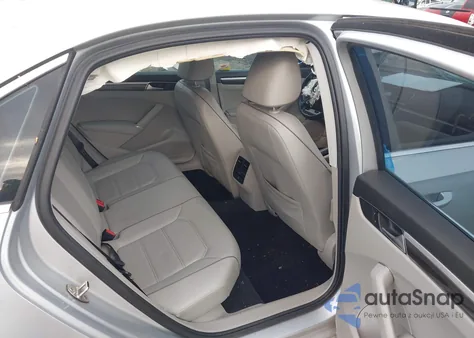 2016 Volkswagen Passat 1.8T Se z USA, uszkodzony, nr VIN 1VWBT7A34GC024650